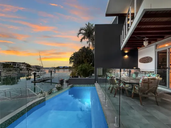 2/5 Terrace Place, Nelly Bay, Qld 4819
