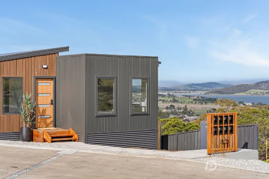 2/9 Achaderry Court, Howrah, Tas 7018