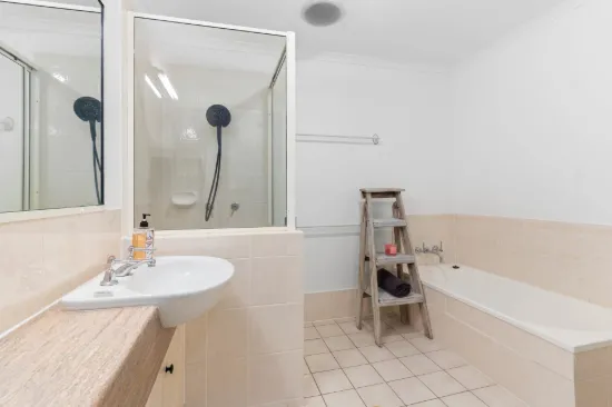 2/90 Livingstone Street, Berserker, Qld 4701-Image