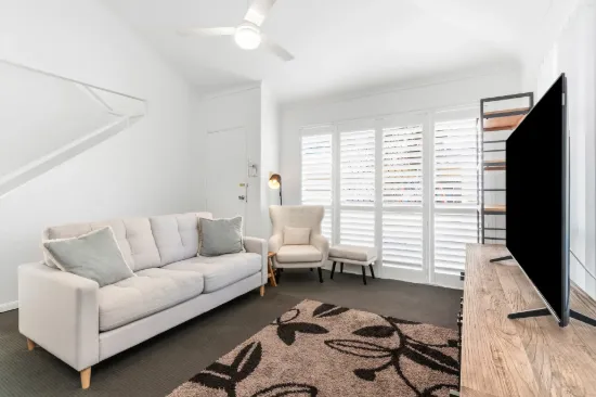 2/90 Livingstone Street, Berserker, Qld 4701-Image