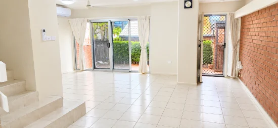2/96 The Strand, North Ward QLD 4810-Image