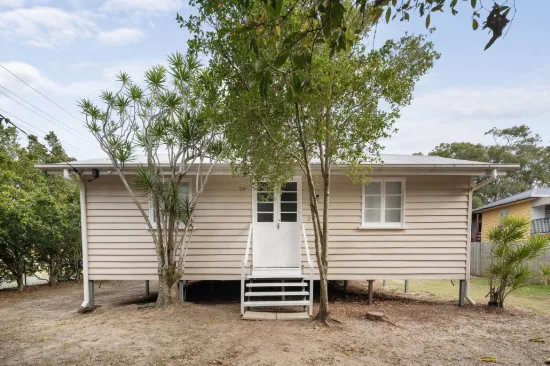 2 Bishop Road, Beachmere, Qld 4510