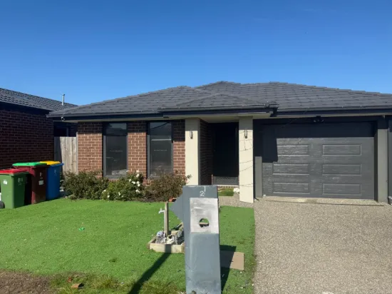 2 Booroolong Lane, Clyde North, Vic 3978