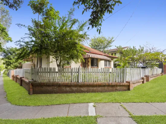 2 Brisbane Corso, Fairfield, Qld 4103