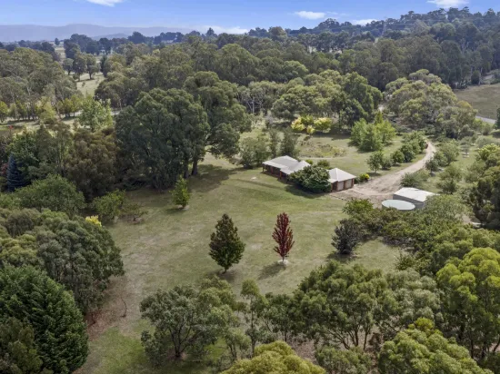 2 Bromfield Drive, Tolmie, Vic 3723