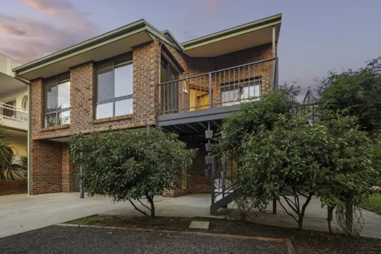 2 Carolyn Jackson Drive, Jerrabomberra, NSW 2619