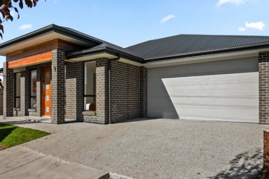2 Claire Avenue, Morphett Vale, SA 5162
