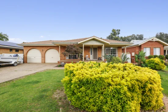 2 Cooba Place, Estella, NSW 2650