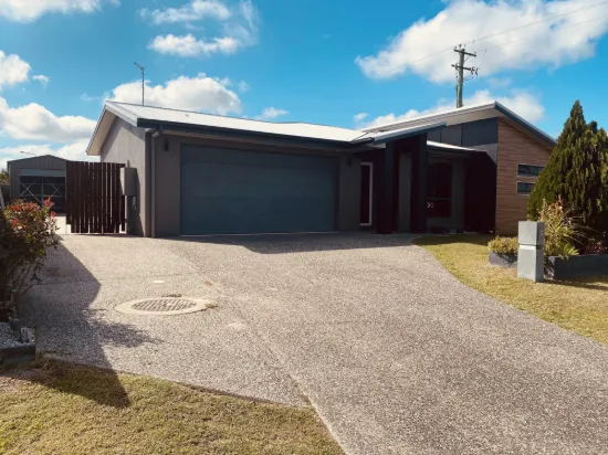 2 Fairway Drive, Bakers Creek, Qld 4740