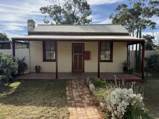 2 Fifth Street, Quorn, SA 5433