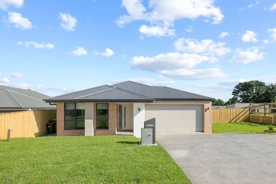 2 Francis Street, Moss Vale NSW 2577 - For Rent