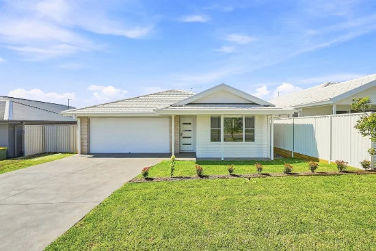 2 Freesia Place, Port Macquarie, NSW 2444