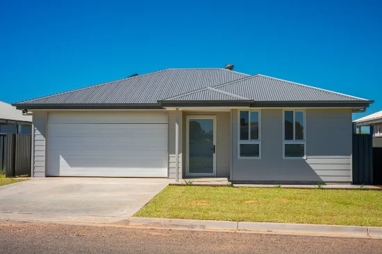 2 Goolgumbla Circuit, Griffith, NSW 2680 - For Rent