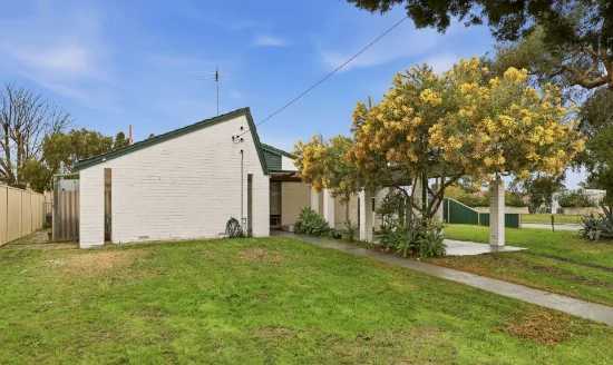 2 Hakea Place, Pinjarra, WA 6208 - For Rent