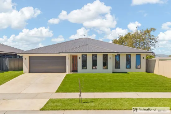 2 Hoynes Circuit, Blayney, NSW 2799