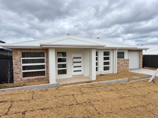 2 Indian Avenue, Goulburn, NSW 2580
