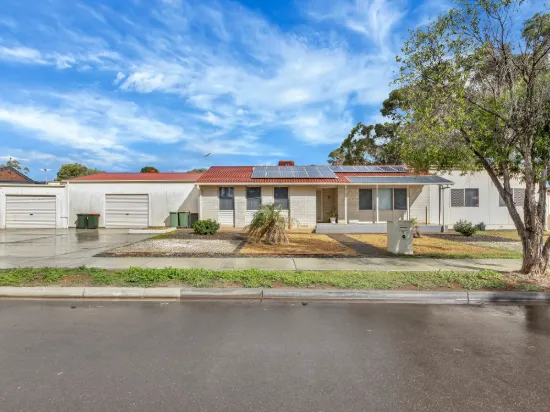 2 Karinga Crescent, Munno Para, SA 5115