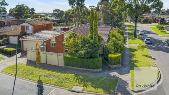 2 Leichardt Crescent, Reservoir, Vic 3073