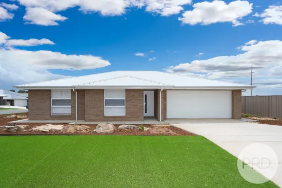 2 Lovell Pl, Lloyd, NSW 2650