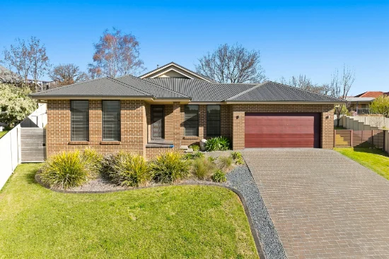 2 Maroney Close, Orange, NSW 2800