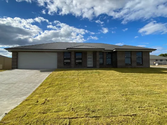 2 Mayberry Crescent, Eglinton, NSW 2795