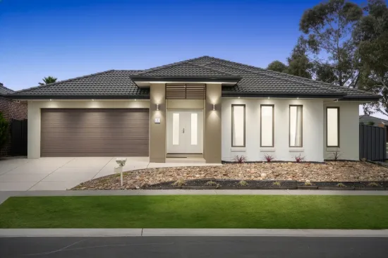 2 Mchaffie Terrace, Manor Lakes, Vic 3024