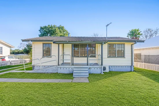 2 Meads Place, Mount Austin, NSW 2650