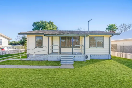 2 Meads Place, Mount Austin, NSW 2650
