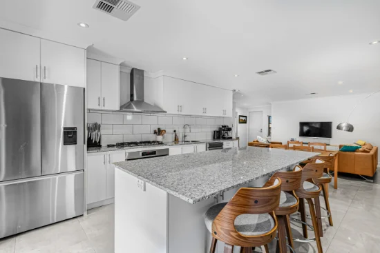 2 Oakes Way, Hammond Park, WA 6164
