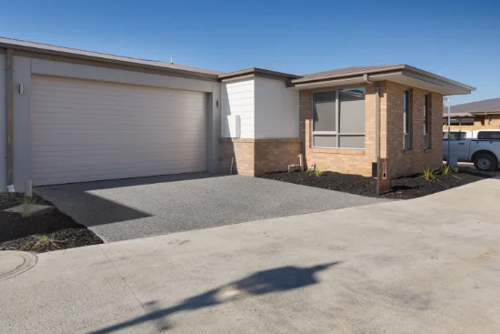 2 Oakmont Court, Frankston, Vic 3199 - For Rent