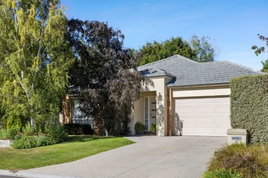 2 Roxanne Court, Woodend, Vic 3442