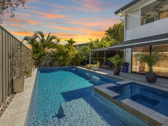 2 Saunders Street, Point Vernon, Qld 4655