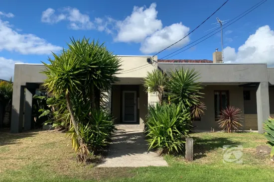 2 Savage Street, Pakenham, Vic 3810
