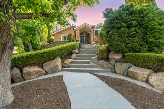 2 Stopford Crescent, Fadden, ACT 2904