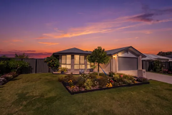 2 Waterside Way, Eli Waters, Qld 4655