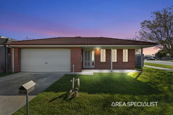 2 Weebill Way, Pakenham, Vic 3810 - For Rent