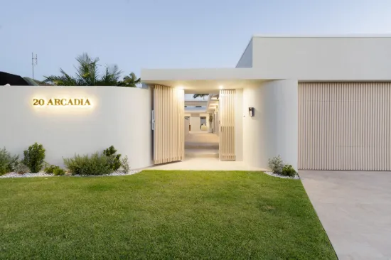 20 Arcadia Drive, Mermaid Waters, Qld 4218
