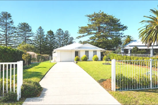 20 Coral Crescent, Tuross Head, NSW 2537