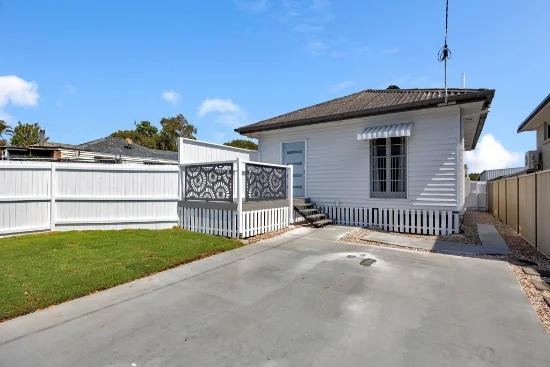20 Ernest Street, Labrador, Qld 4215