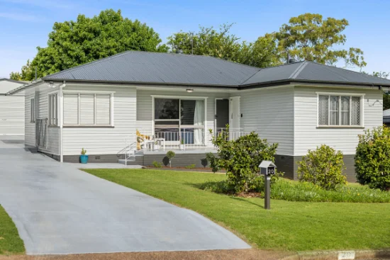 20 Sourris Street, Mount Lofty, Qld 4350