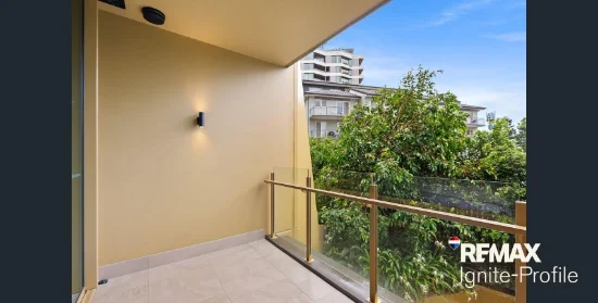 204/25 Shafston Avenue, Kangaroo Point, Qld 4169-Image