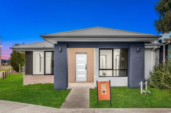 206 Wheelers Park Drive, Cranbourne North VIC 3977-Image