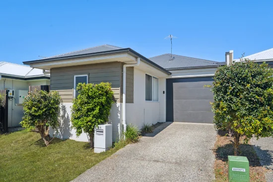 21 Amber Circuit, Ripley, Qld 4306
