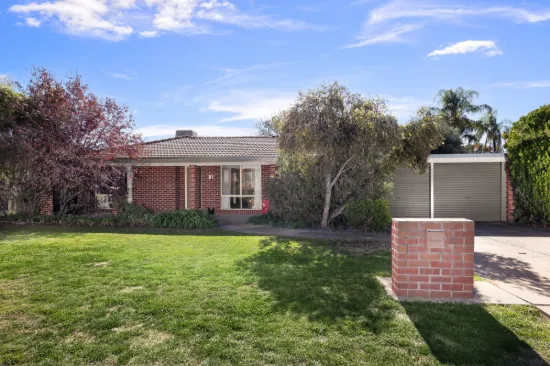 21 Bamarook Crescent, Glenfield Park, NSW 2650