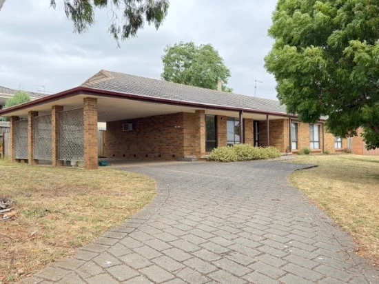 21 CALWAY STREET, Drouin, Vic 3818