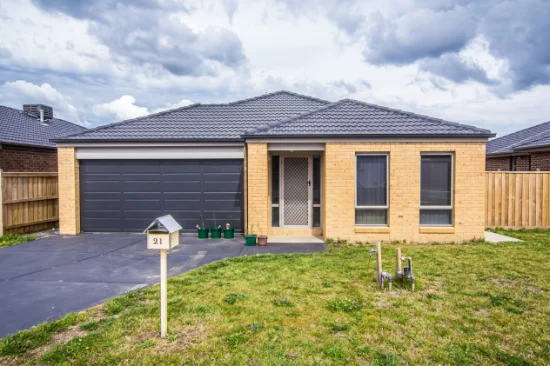 21 Chantenay Parade, Cranbourne North VIC 3977 - For Rent