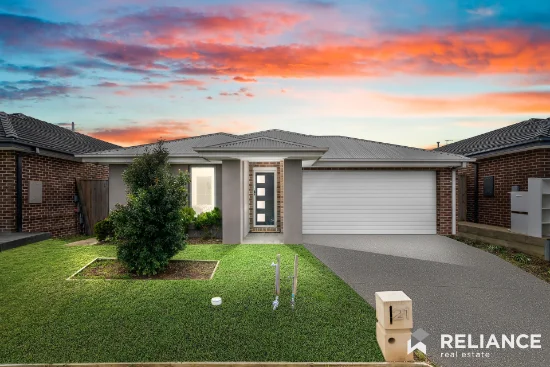 21 Cheyne Street, Werribee, Vic 3030 - For Rent