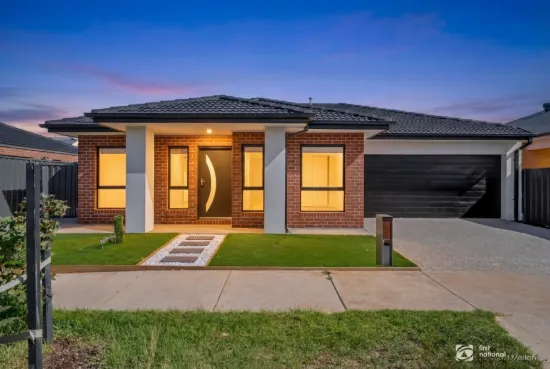 21 HANOVER CIRCUIT, Melton South, Vic 3338