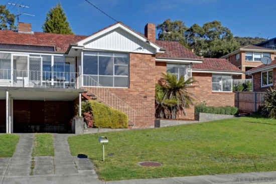 21 Henley Street, Lindisfarne, Tas 7015