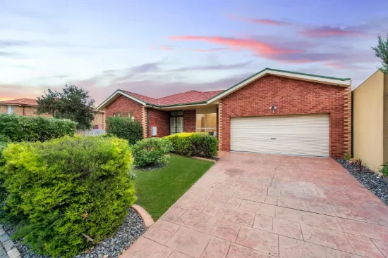 21 Tasman Crescent, Taylors Lakes, Vic 3038